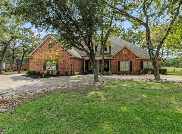 149 Saint Andrews Dr, Mabank, TX 75156