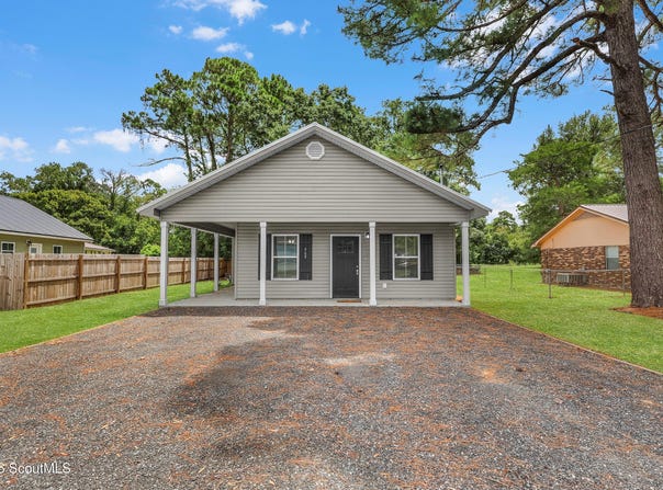 909 E 3rd Street, Darien, GA 31305