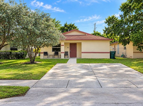 211 NE 35th St, Oakland Park, FL 33334