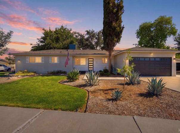 890 Laurel Lane, Lemoore, CA 93245