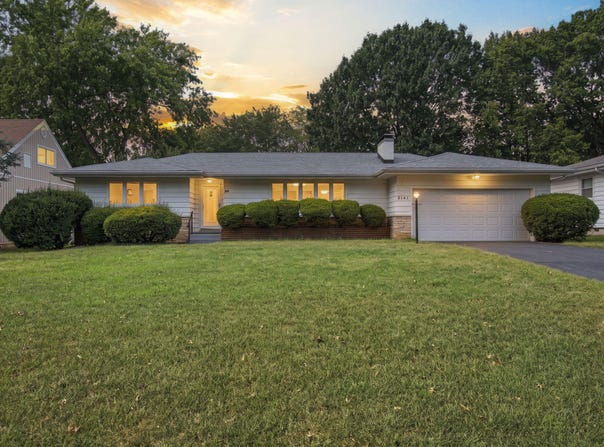 2141 S Luster Avenue, Springfield, MO 65804