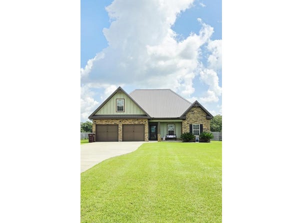 1111 S County Rd 9, Slocomb, AL 36375