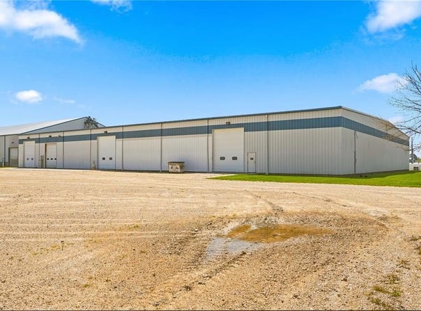 1004 Grant St, Manchester, IA 52057