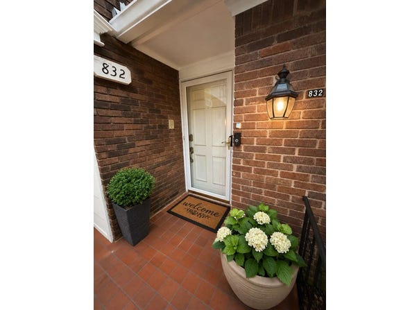 832 Chateau Valee Circle, Bedford, TX 76022