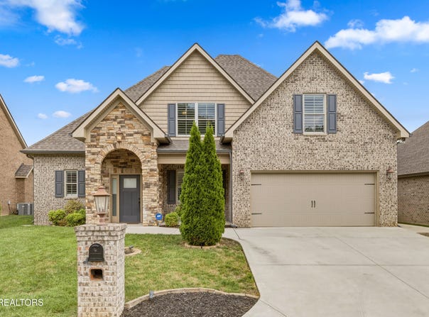 433 Chimney Rock Drive, Lenoir City, TN 37771