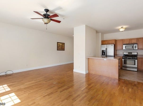1677 Springfield Ave, Unit 2, Maplewood Twp., NJ 07040-2967
