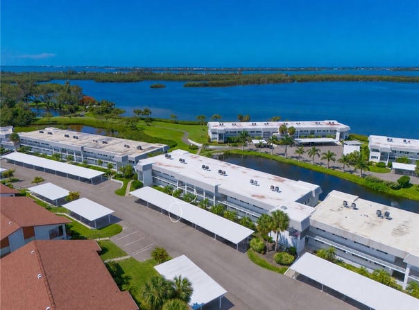 4809 INDEPENDENCE Drive, BRADENTON, FL 34210