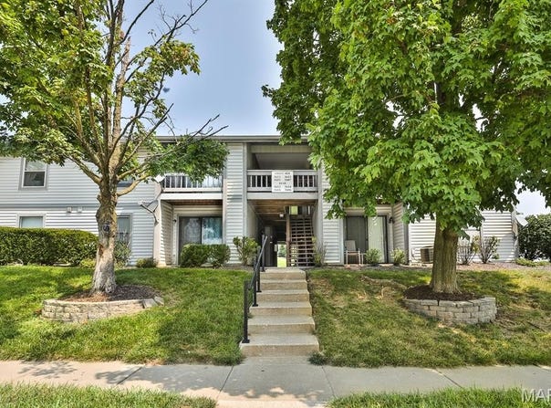 1615 Summergate Parkway, St Charles, MO 63303
