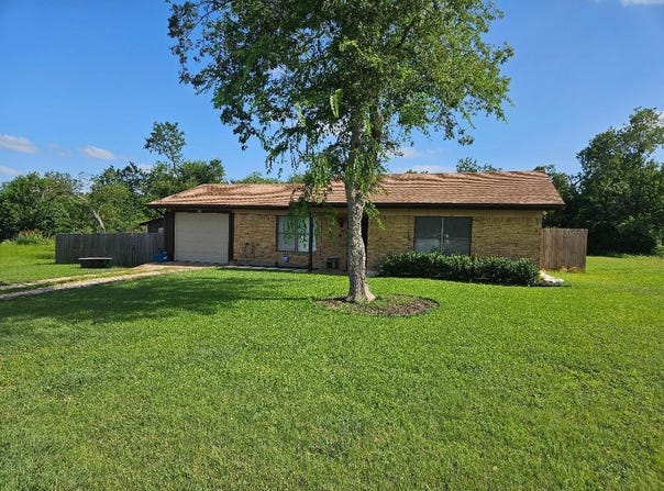 101 Brown St, Elgin, TX 78621