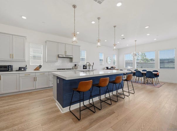 305 Creekview Ct, San Marcos, CA 92078