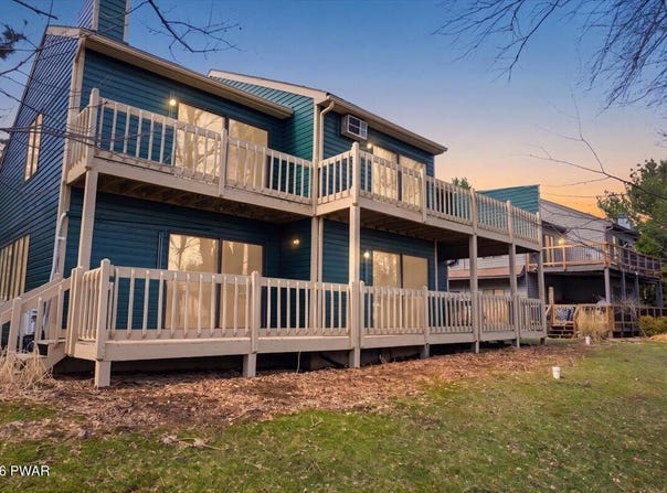 402 Shiny Mountain Court, Greentown, PA 18426