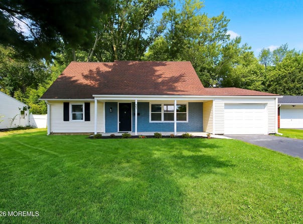 21 Glenview Lane, Willingboro, NJ 08046