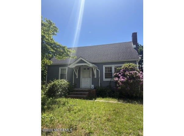 4 Shadow Lake Drive, Red Bank, NJ 07701
