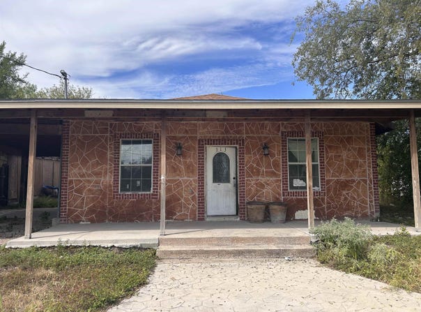 313 Mesa, Del Rio, TX 78840
