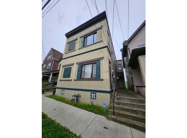 535 3rd St, Pitcairn, PA 15140