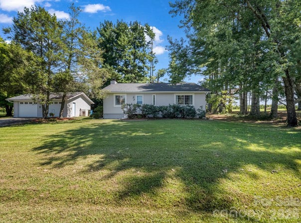 3 Apple Blossom Lane, Hendersonville, NC 28792