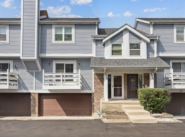 9012 ABBEY LANE, Des Plaines, IL 60016