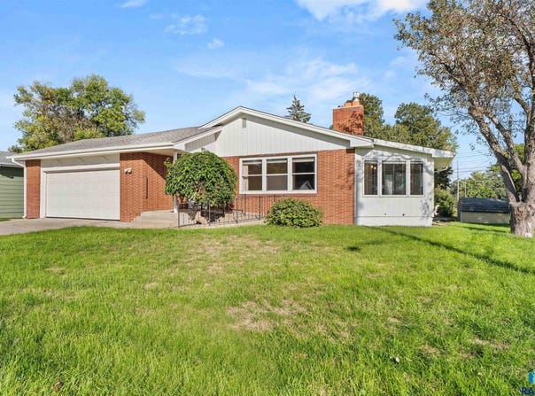 3112 S Jefferson Ave, Sioux Falls, SD 57105