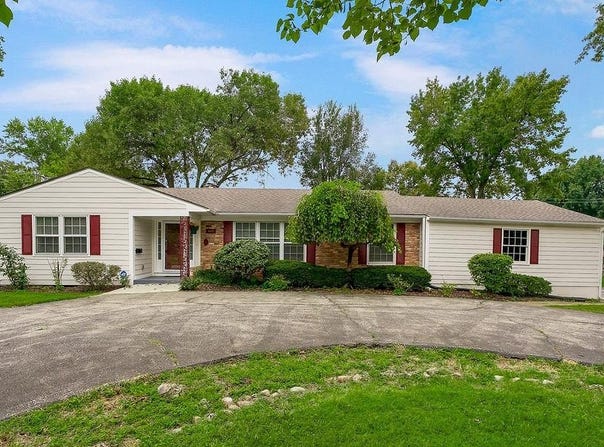 305 NW OBrien Road, Lee's Summit, MO 64063