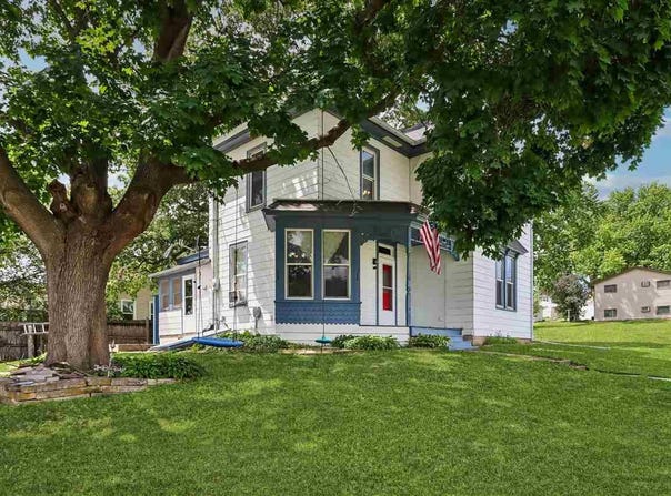 180 E 3rd, Riverside, IA 52327