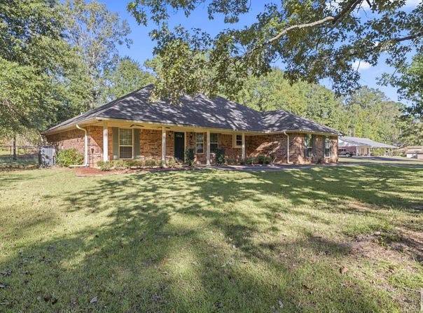 7 Oak Forest Ln, Texarkana, TX 75501
