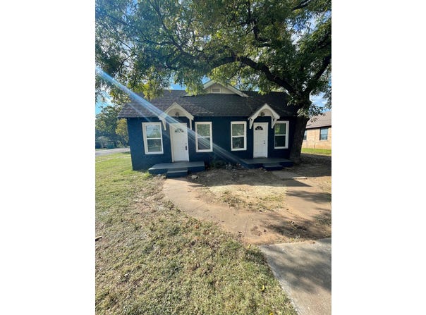 516 S Nueces, Coleman, TX 76384