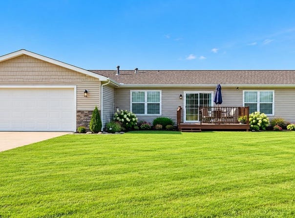 1055 W 700 N, Howe, IN 46746
