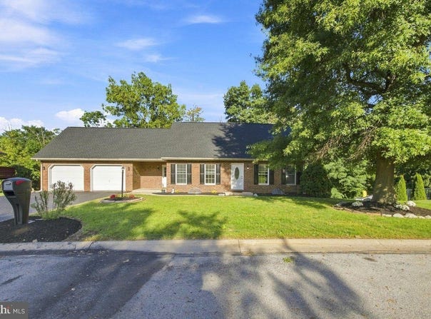 933 REDWOOD Lane, LEBANON, PA 17046