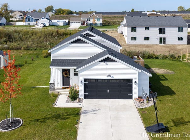 4272 Old Farm Drive, Wayland, MI 49348