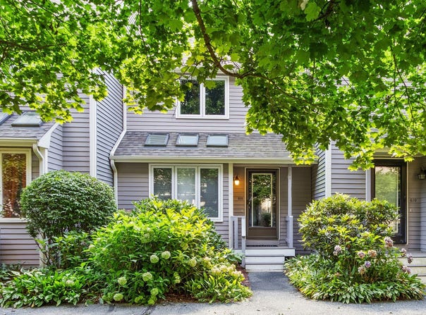 608 Maple Brook Rd, Bellingham, MA 02019