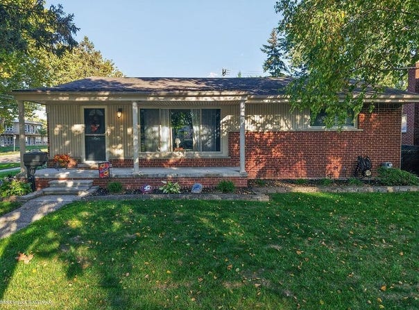 5696 Hartlein Drive, Warren, MI 48092