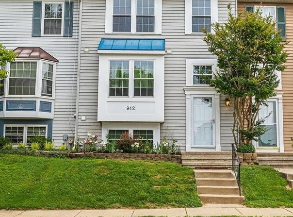 942 GAMING Square, HAMPSTEAD, MD 21074