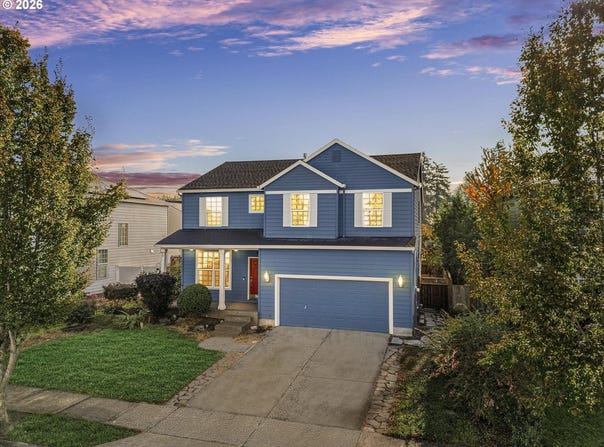 2548 EDGEWATER Dr, Woodburn, OR 97071