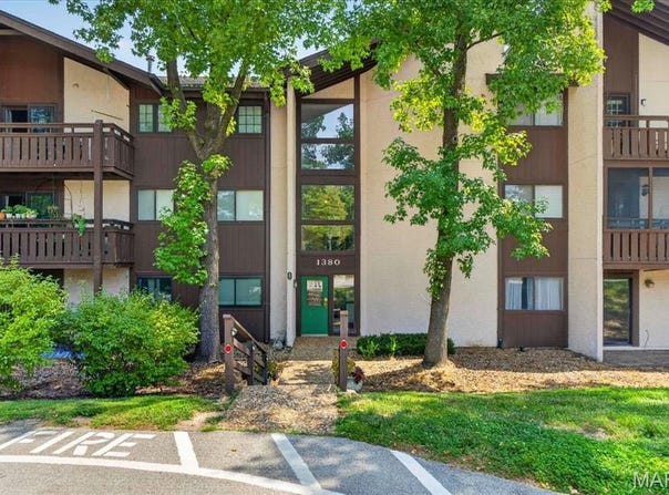 1380 Heritage Landing, St Charles, MO 63303