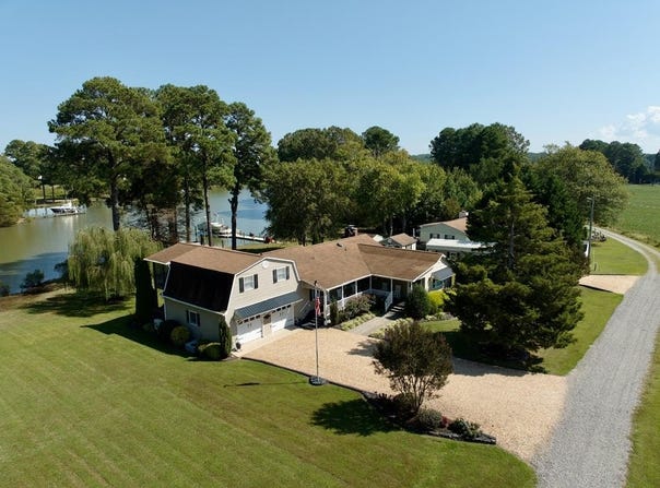 404 Neptune Lane, HAGUE, VA 22469
