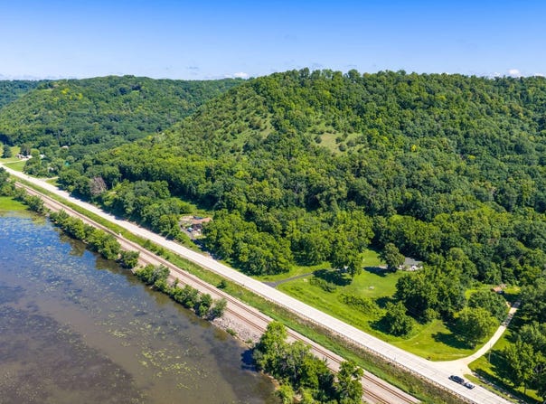 Great River Road, Ferryville, WI 54626