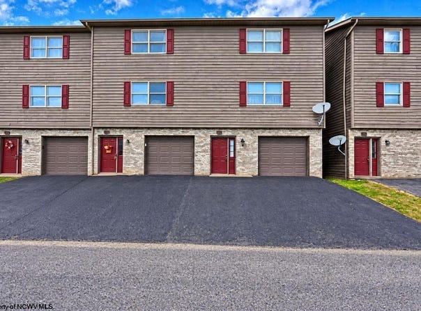 211 Stonegate Circle, Morgantown, WV 26505