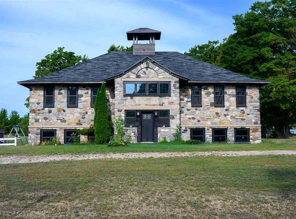 4987 Loeb Road, Charlevoix, MI 49720