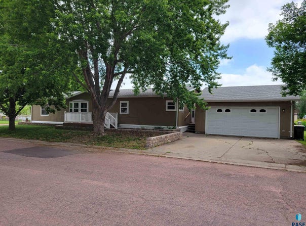 706 N Mallard Pl, Sioux Falls, SD 57107