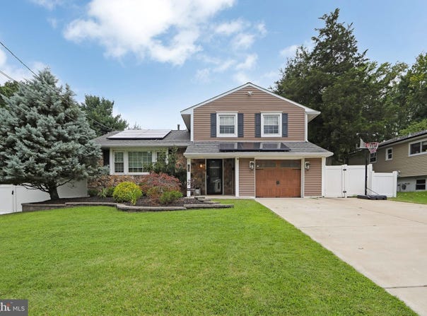 10 FORREST DR, BLACKWOOD, NJ 08012