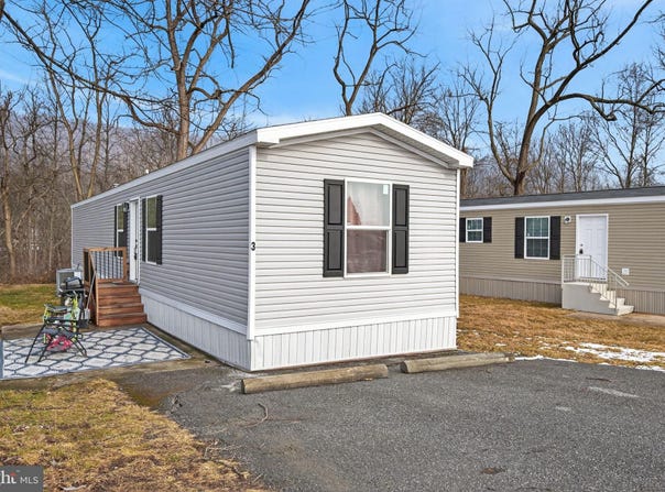 3 SARIA LANE, CARLISLE, PA 17015