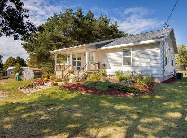 3261 E County Line Road, Kingsley, MI 49649