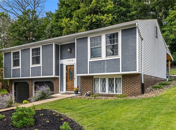 1890 Riggs Rd, South Park, PA 15129