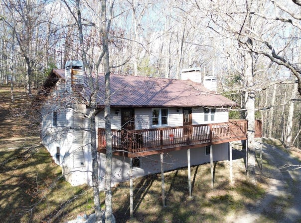 219 Seneca Crest Dr, Buckeye, WV 24924