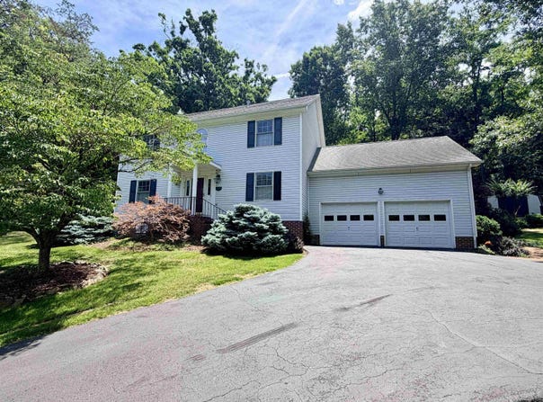 818 E BEVERLEY ST, Staunton, VA 24401