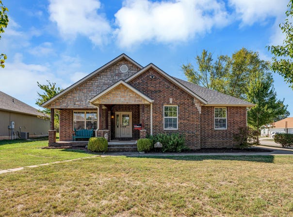 400 Brittany Court, Aurora, MO 65605