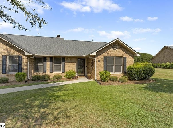 318 Heritage W Court, Greenwood, SC 29649
