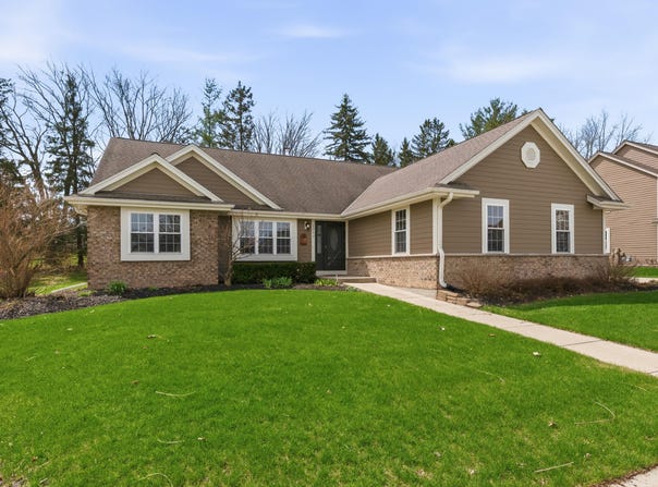 2947 S Gate Dr, Hartford, WI 53027