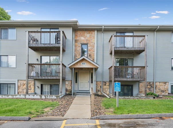 9533 University Avenue, Clive, IA 50325