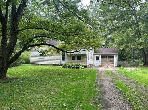 11038 WHITE AVENUE, ELYRIA, OH 44035